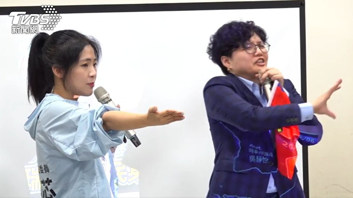 吳靜怡（右）踢館徐巧芯（左）舉辦的反罷免活動慘遭圍剿。（圖／TVBS資料畫面）