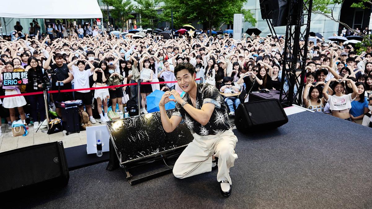 周興哲相當感謝粉絲支持。（圖／星空飛騰提供）