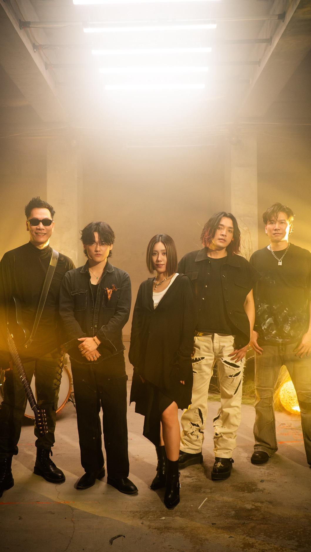 小男孩樂團推出新歌〈一遍一遍〉。（圖／滾石唱片提供） 