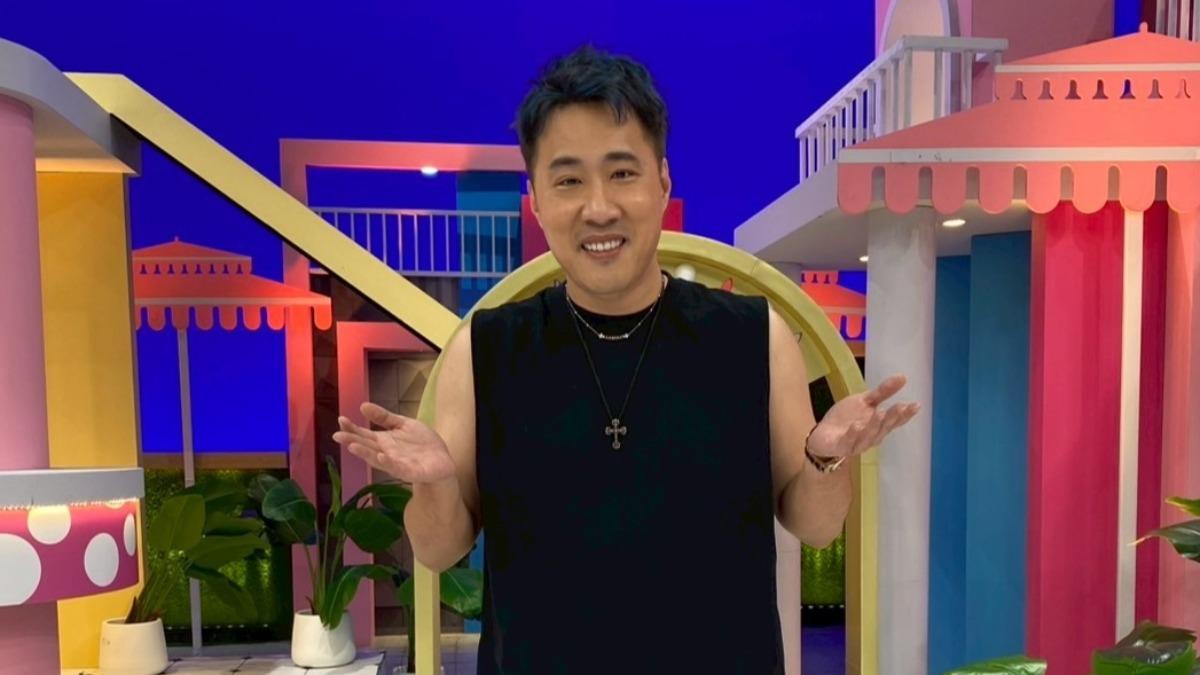 余祥銓體驗當「攀樹師」，用繩索爬上三層樓高巨樹。（圖／緯來綜合台提供）