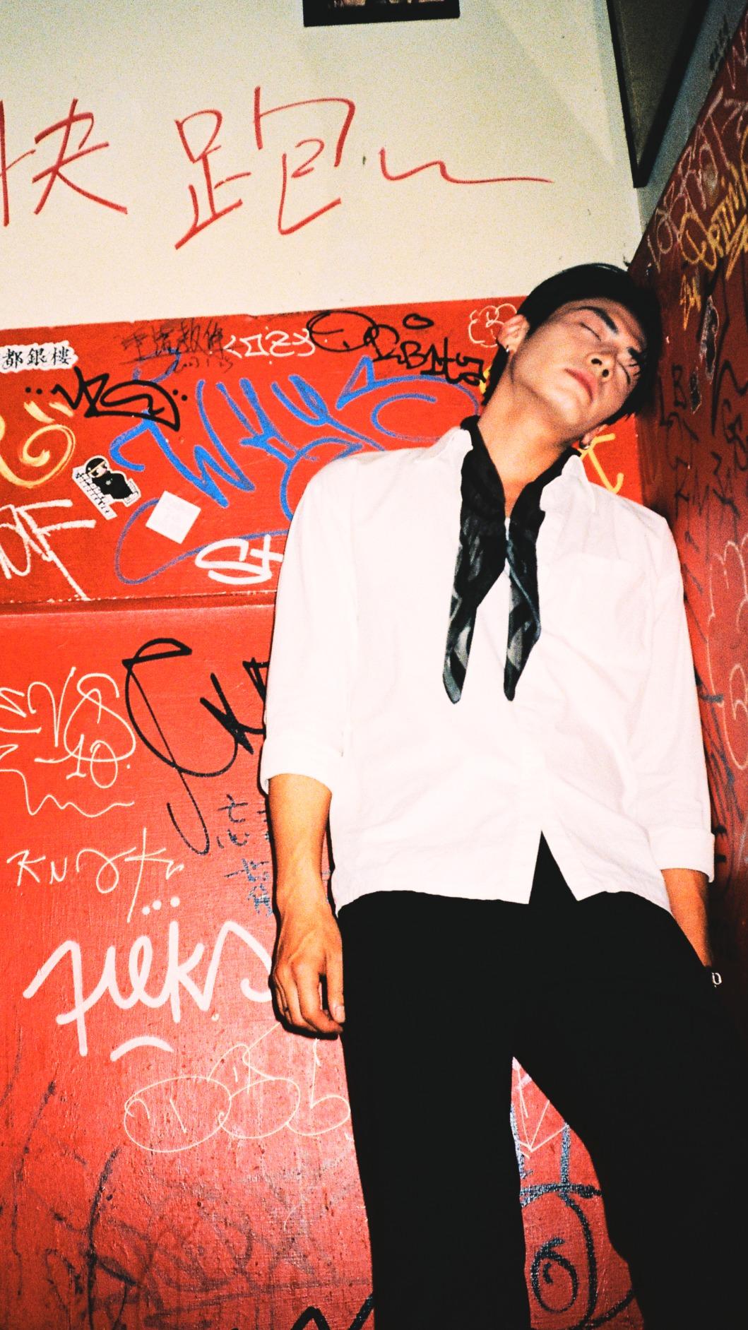 宋柏緯喝酒喝到早上。(圖/夕陽音樂提供)