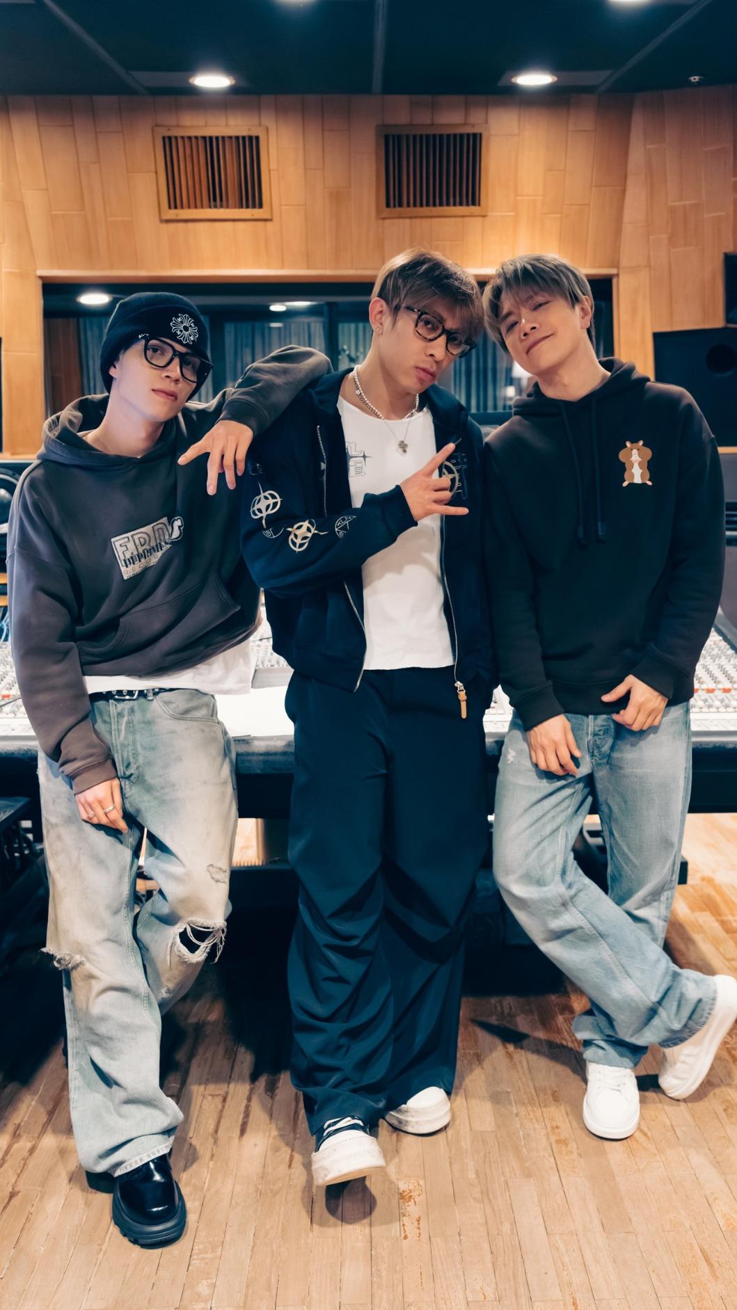 Tyson Yoshi 與張敬軒合作新歌為關懷毛小孩而唱（左是製作人派偉俊)。（圖／想不到音樂工作室提供）