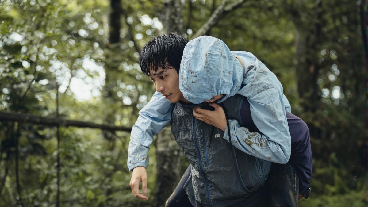 劉以豪在片中對不斷中邪的女友袁澧林一往情深。(圖/威視提供)