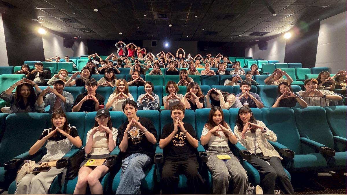 《山忌 黃衣小飛俠》劇組勤勞跑映前映後。(圖/威視提供)