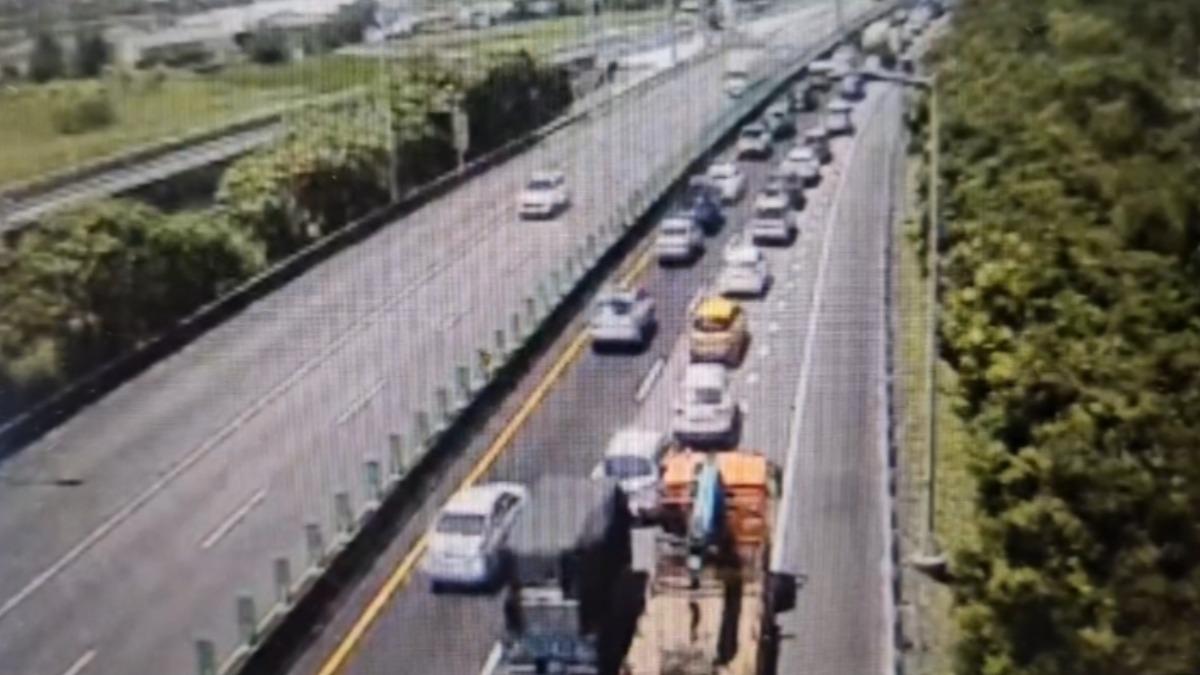 國道五號南下31.6k礁溪路段處目前車流嚴重回堵。（圖／翻攝畫面）