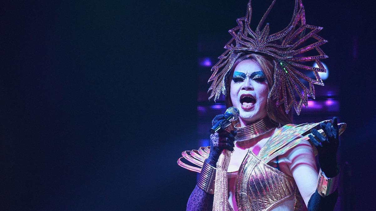 《男兒王2》這次服裝、舞台都升級，還加入動作場面。（圖／華映提供）