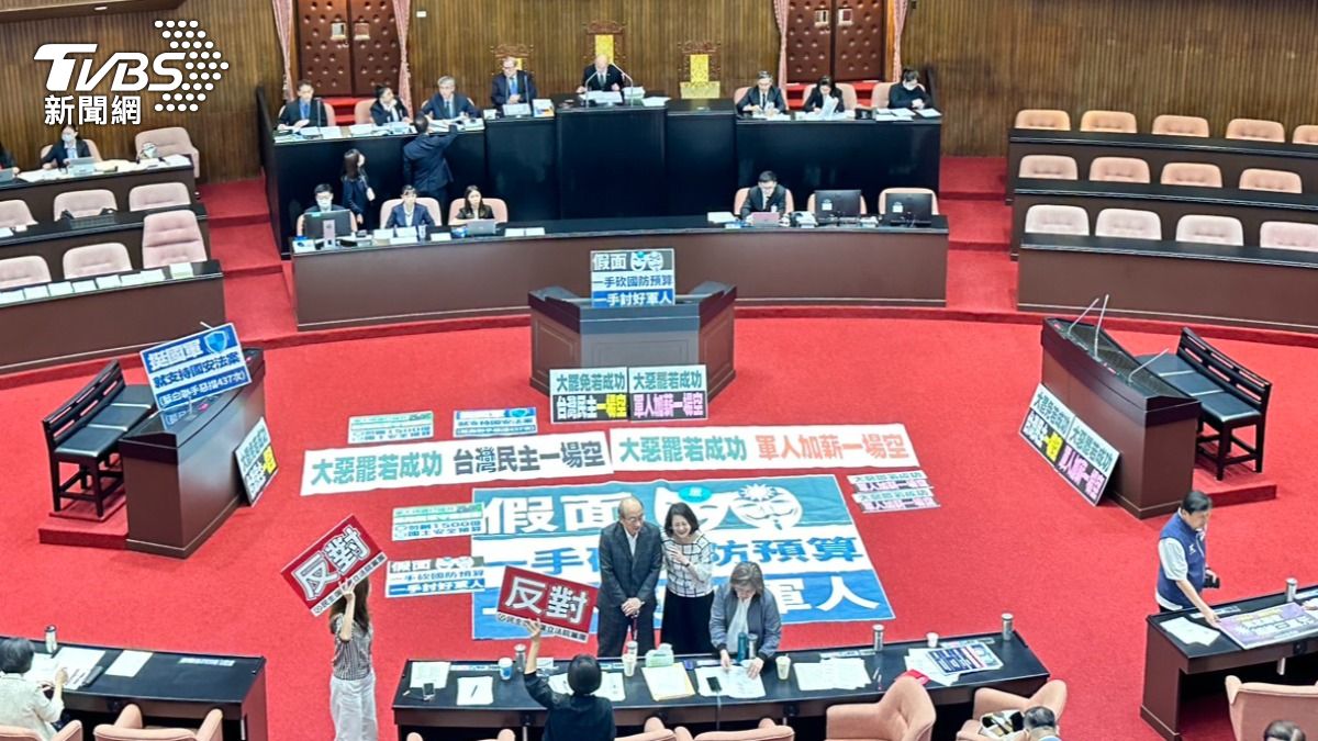 軍人加薪通過，卓榮泰喊提救濟，藍營痛批。（圖／潘袁詩羽攝）