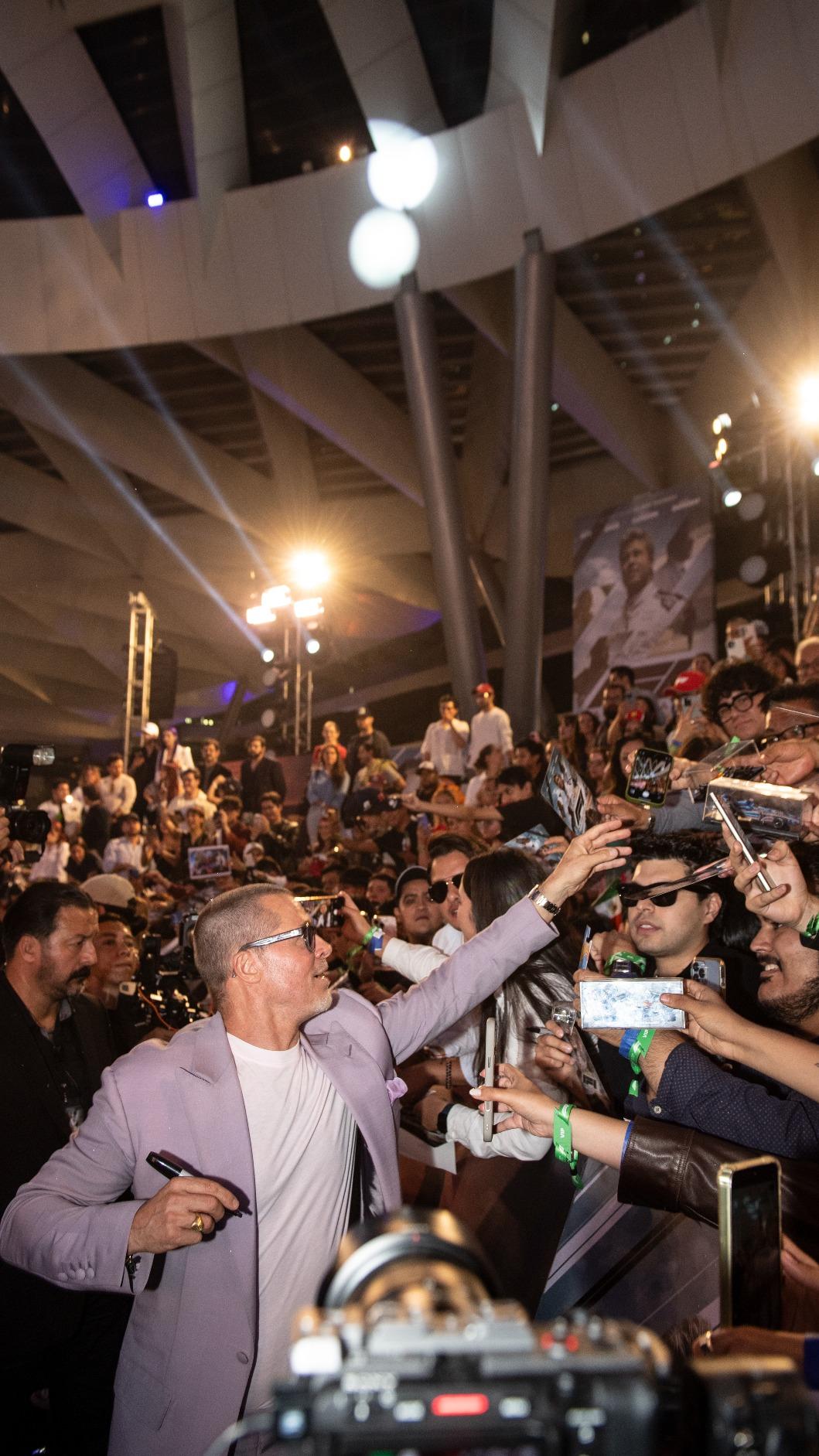 布萊德彼特在墨西哥宣傳新片《F1電影》 。（圖／華納兄弟提供）