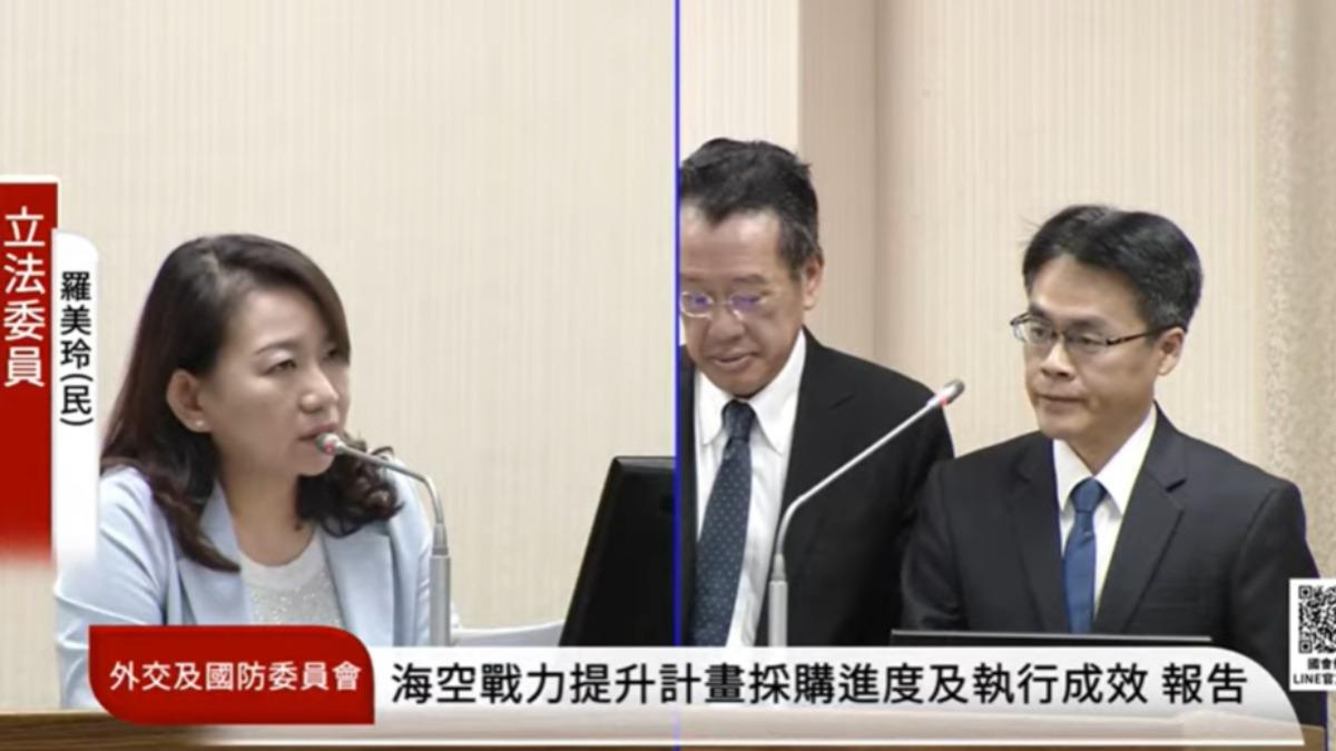 國防部資通電軍指揮部參謀長周文祥(右)今日表示,中共公布的資料是舊的個人臉書資訊,去年已經移除,且這些人有3分之2已經退伍。(圖/翻攝自立法院議事轉播頻道)