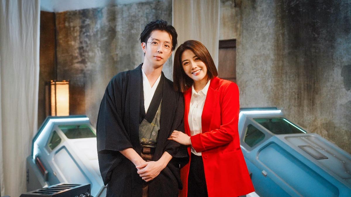 廖允杰(左)、韓瑜在節目中的劇裡飾演姐弟戀夫妻檔。(圖/映底子國際傳媒股份有限公司提供)