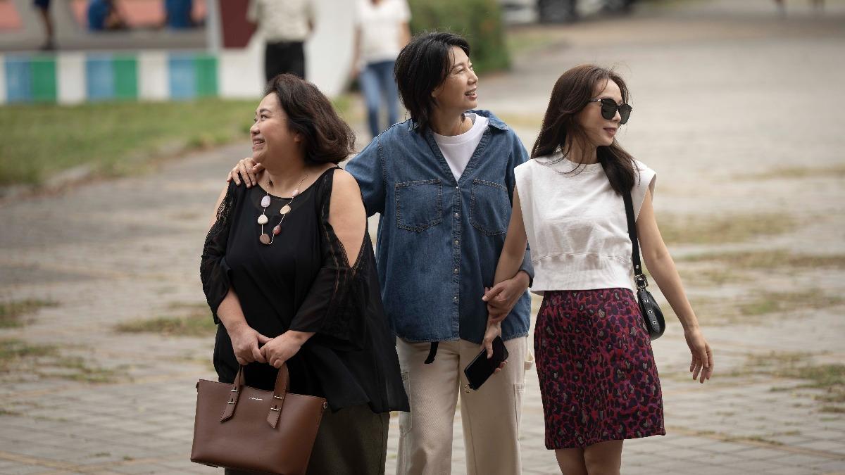 鍾欣凌(左起)、丁寧、孫淑媚演繹中年女性的煩惱。(圖/華視提供)