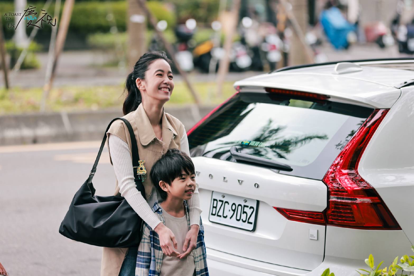 陳庭妮在《慶祝》飾演單親壓力下咬牙撐起家庭的媽媽。(圖/寬想娛樂提供)