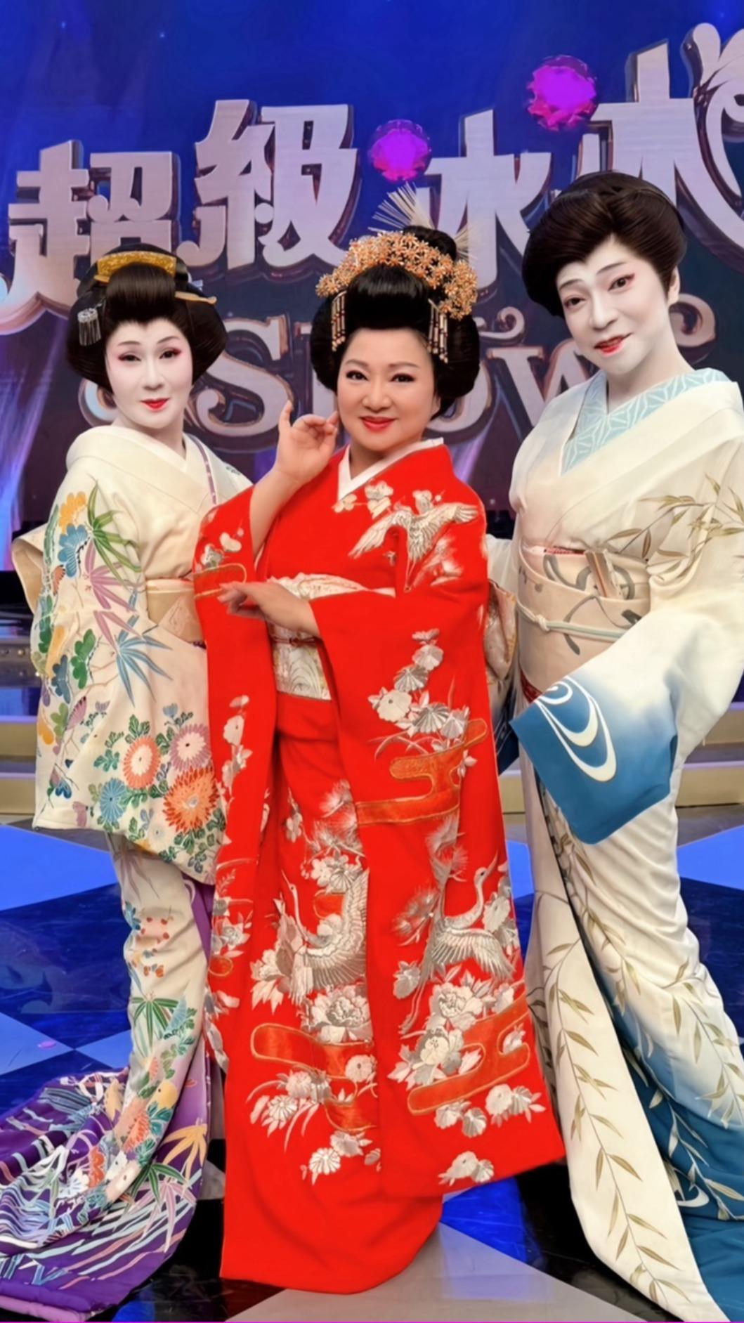 白冰冰邀請胡蝶家元(右)與千鶴美扇上節目表演日本舞踊。(圖/長興影視提供)