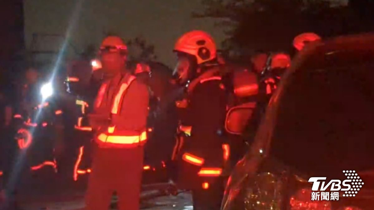 台中市大雅區永和路的一棟三樓透天厝發生火警。（圖／TVBS）