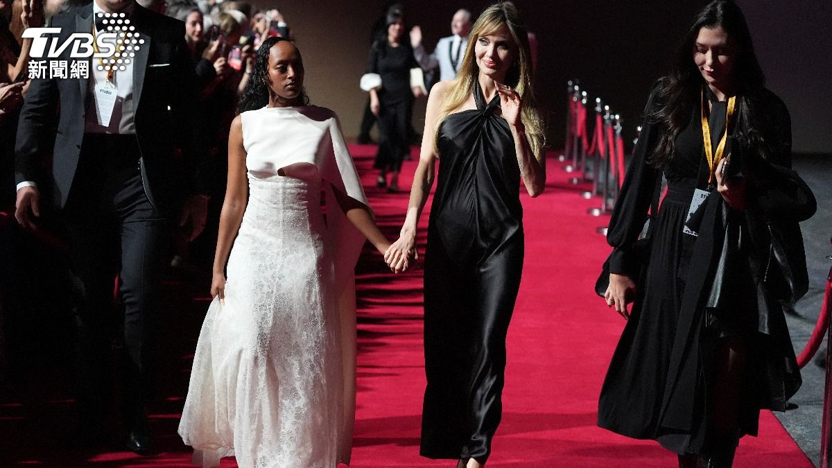 裘莉時常帶著薩哈拉出席公開場合。(圖/達志影像美聯社)