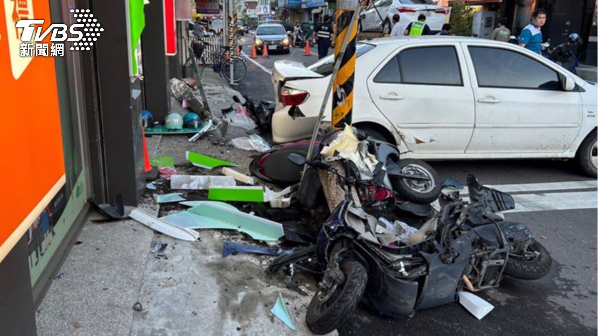 事故現場一片凌亂。（圖／TVBS）