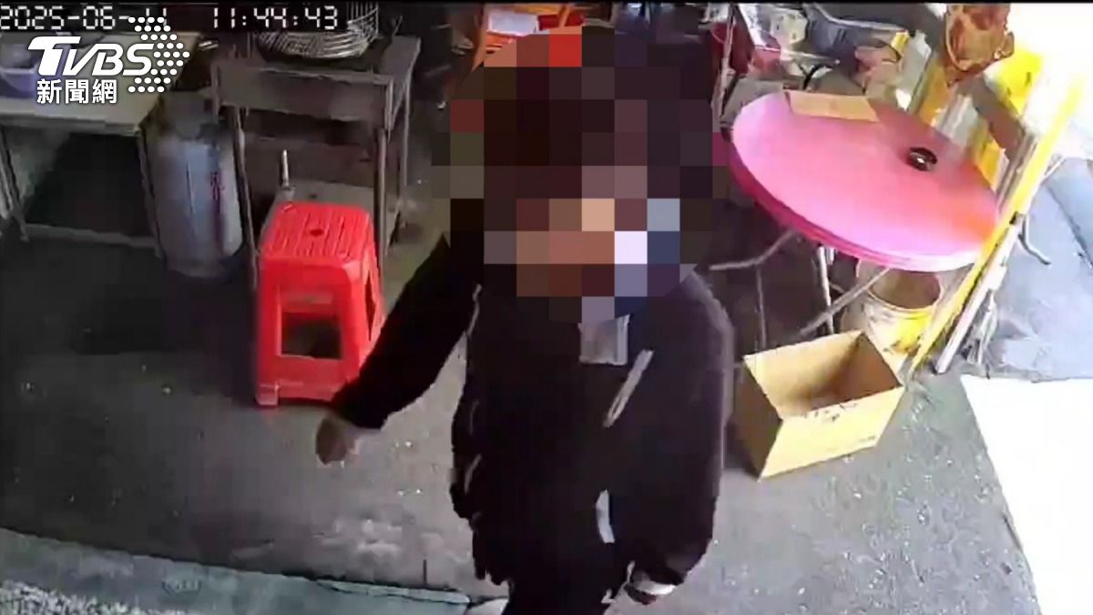 陳男逃離現場,去理髮剃光頭。(圖/TVBS)