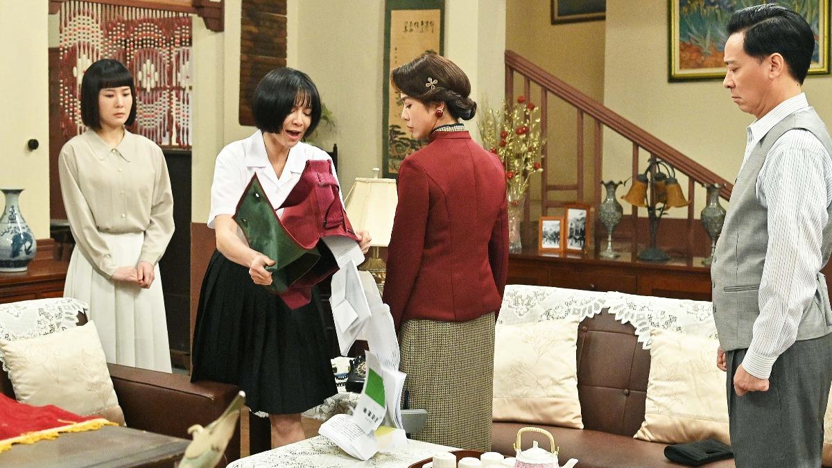 蔡祥（左二）和黃瑄（右二）和尹昭德（右）一家人經常吵吵鬧鬧。（圖／台視提供）