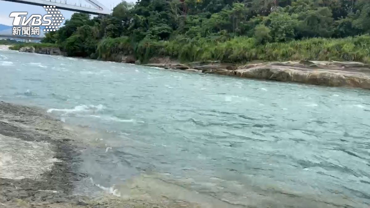 颱風來臨前天氣不穩定。（圖／TVBS）