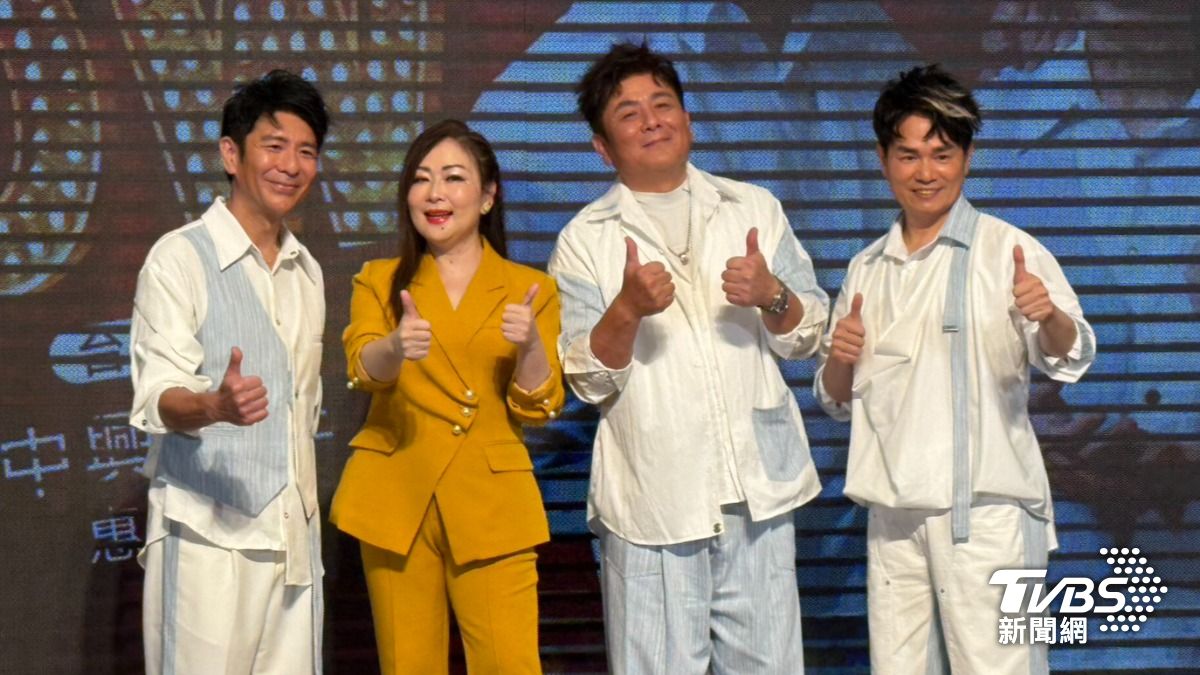 張秀卿(左二)驚喜現身,替好友們演唱會記者會站台。(圖/陳薈涵攝)