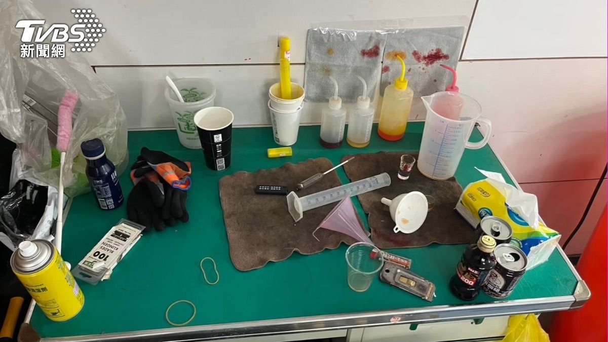 假酒調製及分裝瓶。（圖／TVBS）