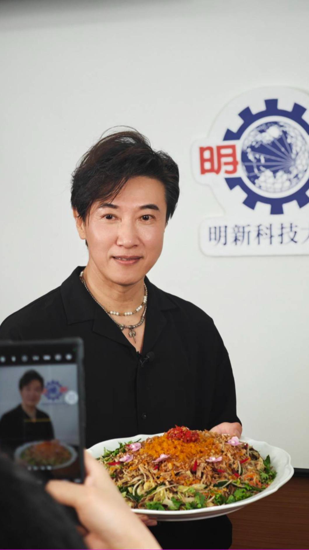 陳鴻回母校授課。（圖／陳鴻提供）