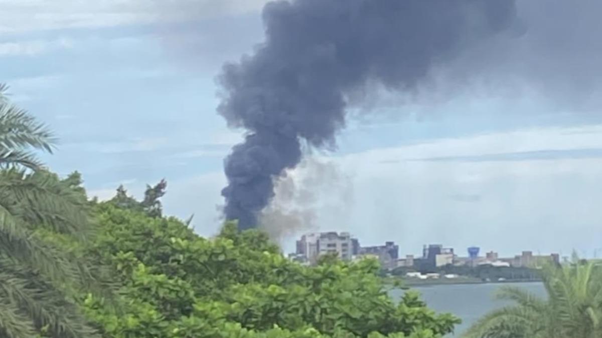 大火猛烈且巨大濃煙竄天。（圖／threads@langfeng5授權提供）