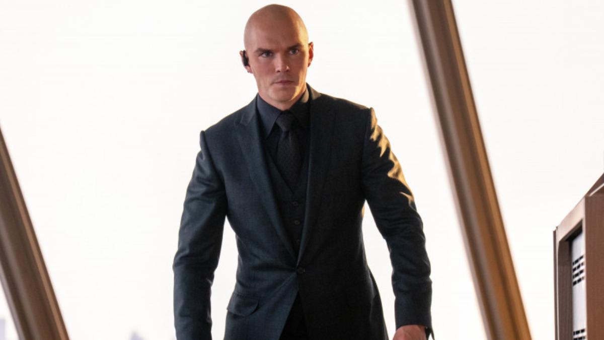 超人死對頭「路瑟」的真面目由尼可拉斯霍特飾演。（圖／華納兄弟提供）