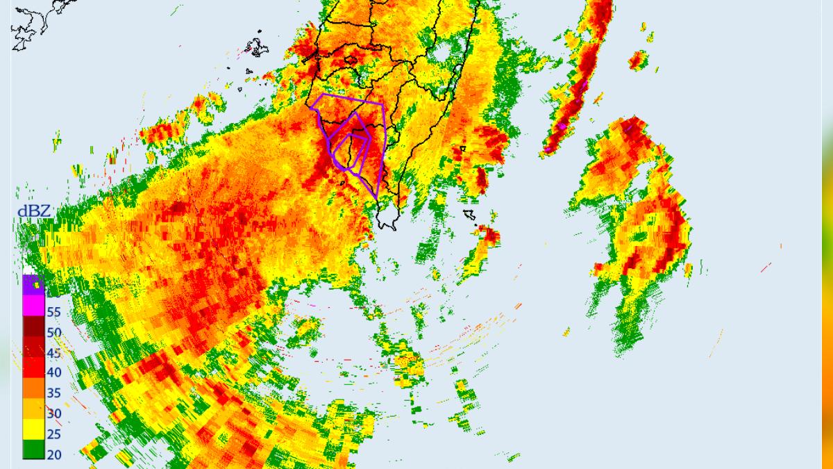 氣象署發布屏東縣、高雄市大雷雨即時訊息。（圖／氣象署）
