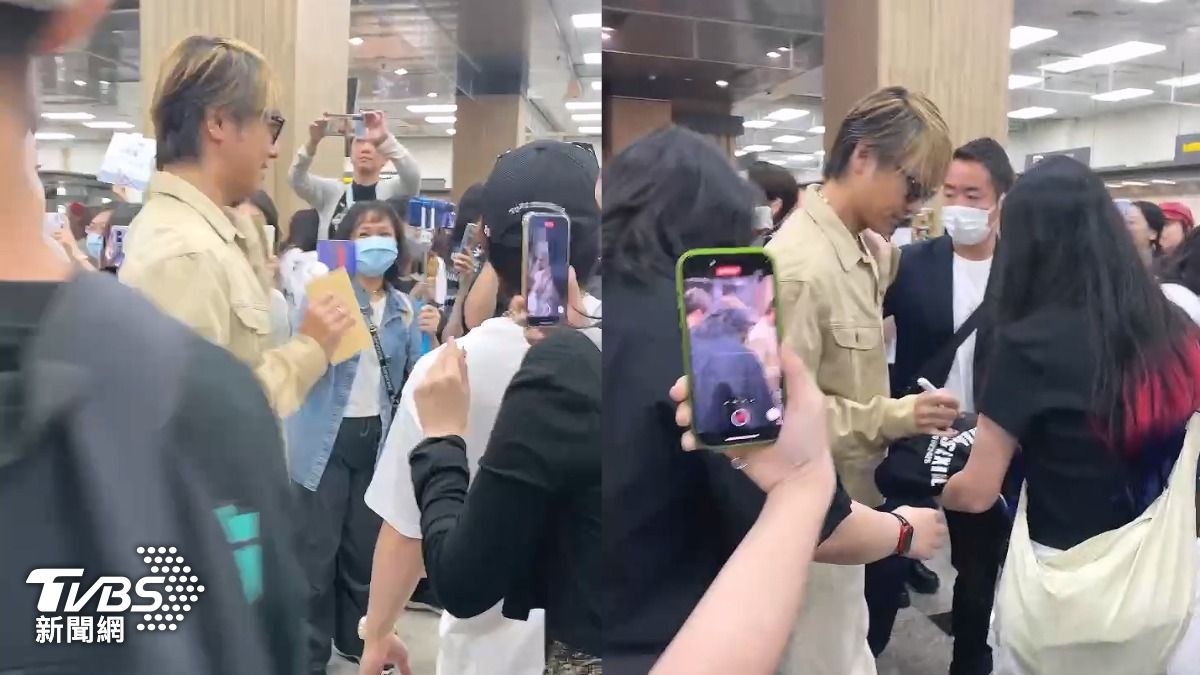 TAKAHIRO跟粉絲合照也收下粉絲信。（圖／林坤緯攝）