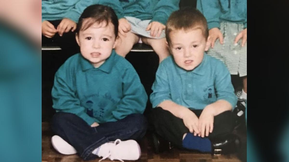 英國工程師摩爾和艾希莉兩人早在幼兒園時期就曾同班，而且坐在旁邊。（圖／翻攝自Tiktok @ashleighmoore11）