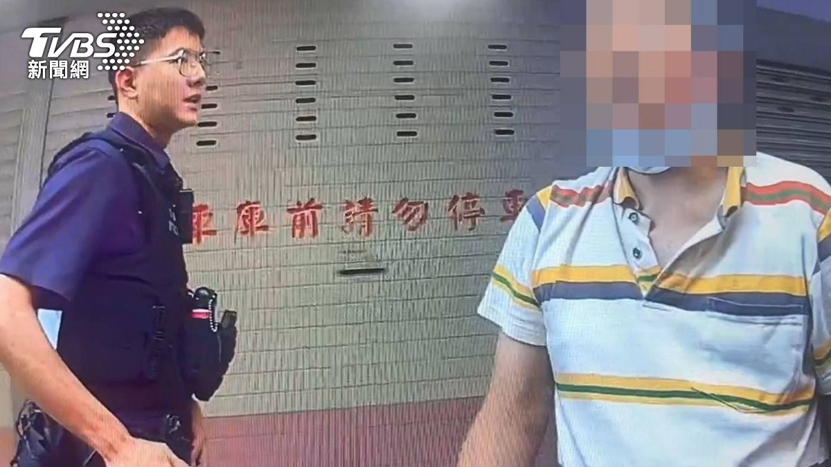 員警到場立即制止男子,並詢問原因。(圖/TVBS)