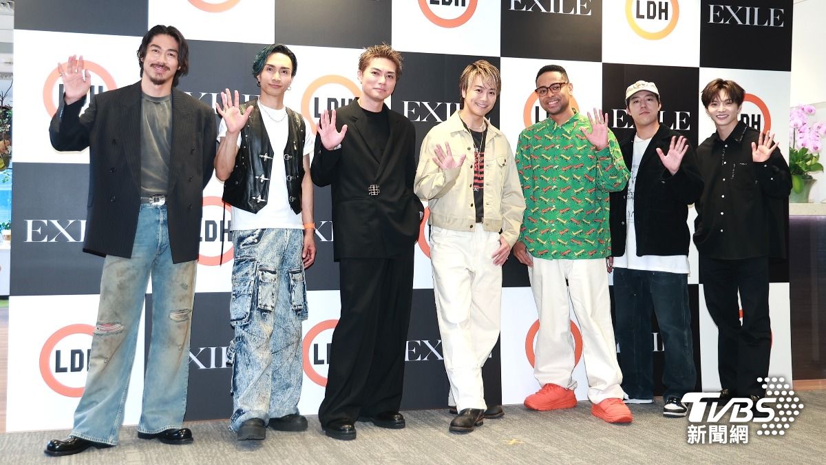 左起為AKIRA、橘KENCHI、SHOKICHI、TAKAHIRO、NESMITH、世界、佐藤大樹。（圖／黃城碩攝）