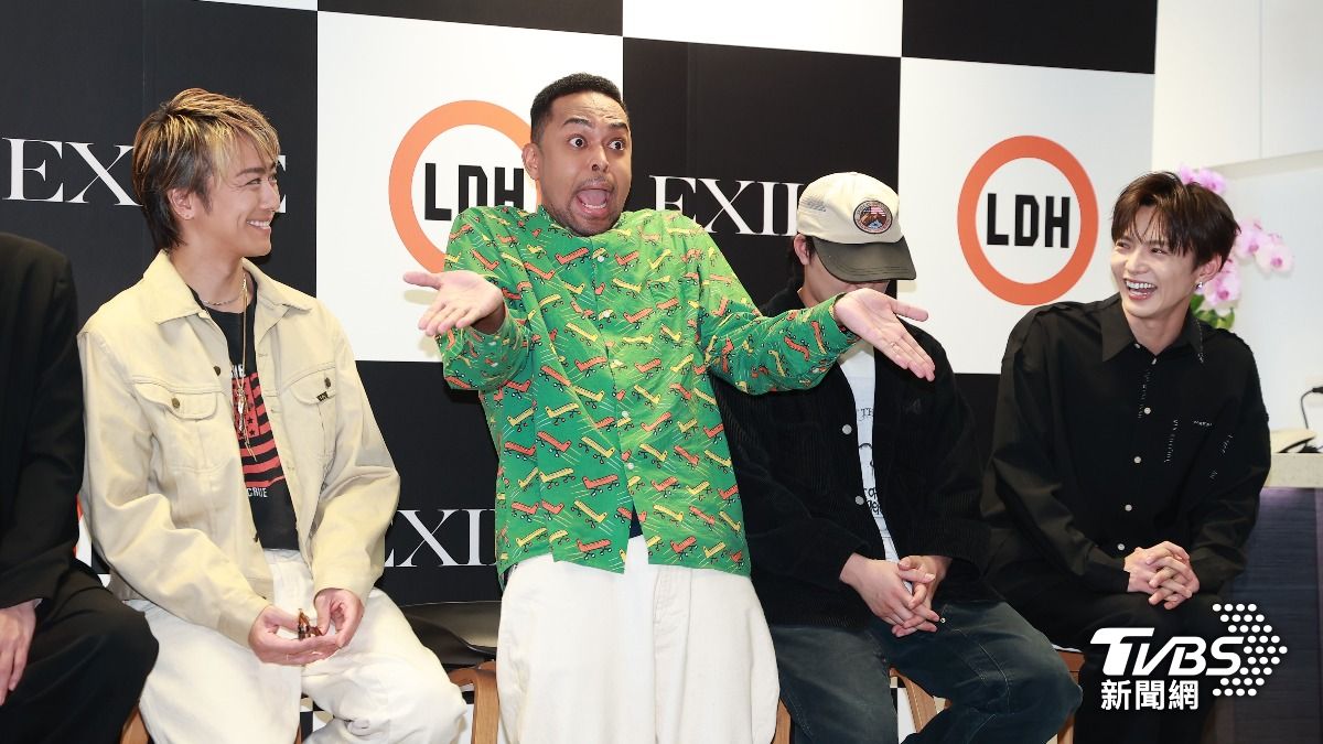 NESMITH（左二）用中文「你幹嘛」表演招牌哏。（圖／黃城碩攝）