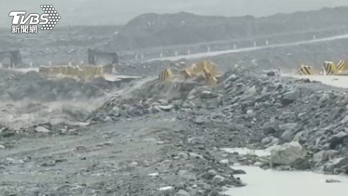 公路局預先於今早7時許進行封閉。(圖/TVBS)