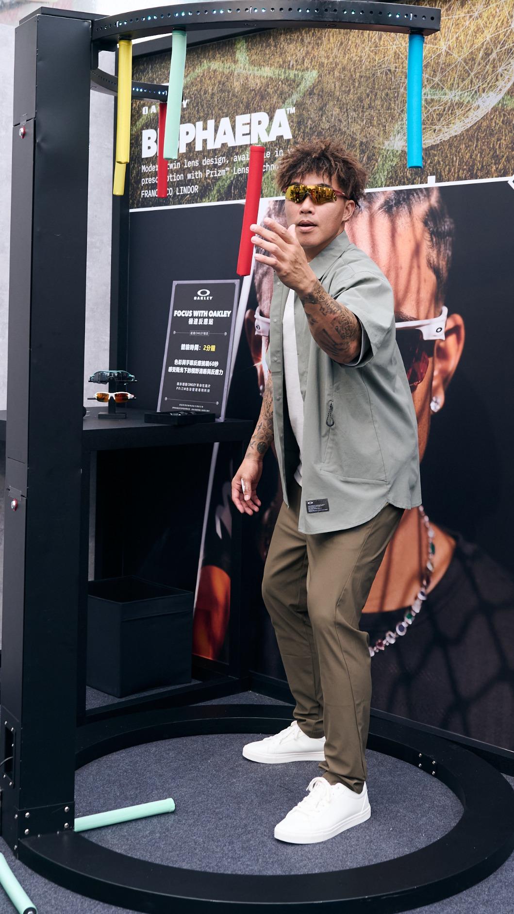 郭泓志挑戰接棒遊戲。(圖/Oakley提供)