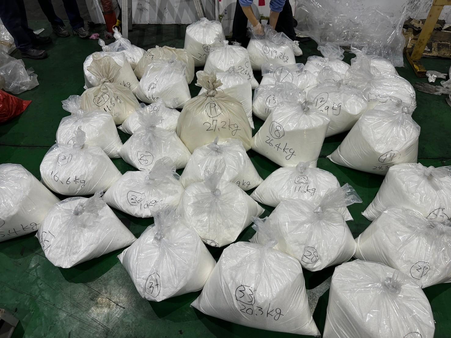 基隆緝毒團隊緝獲近600公斤K他命。（圖／TVBS）
