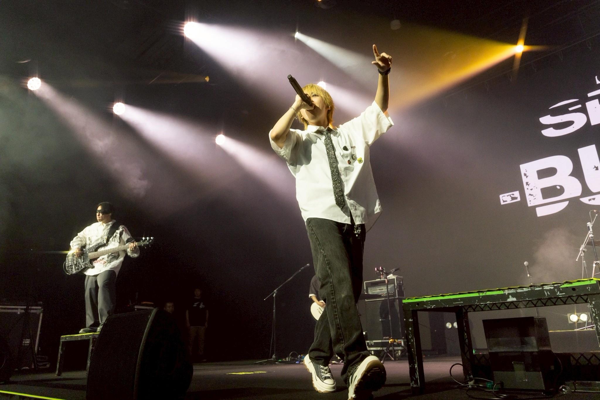 主唱YOSUKE（右）承諾會盡快再來台灣。（圖／梵思娛樂提供）