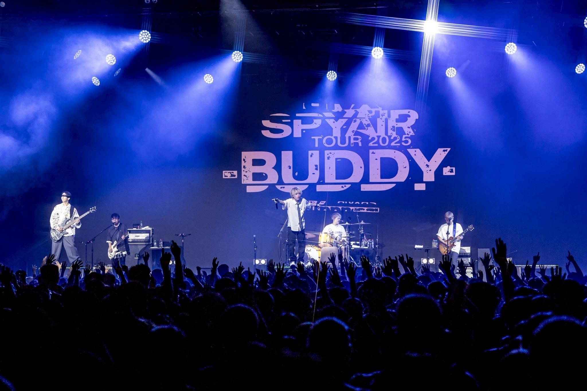 左起為貝斯手MOMIKEN、支援樂手tasuku、主唱YOSUKE、鼓手KENTA、吉他手UZ。（圖／梵思娛樂提供）