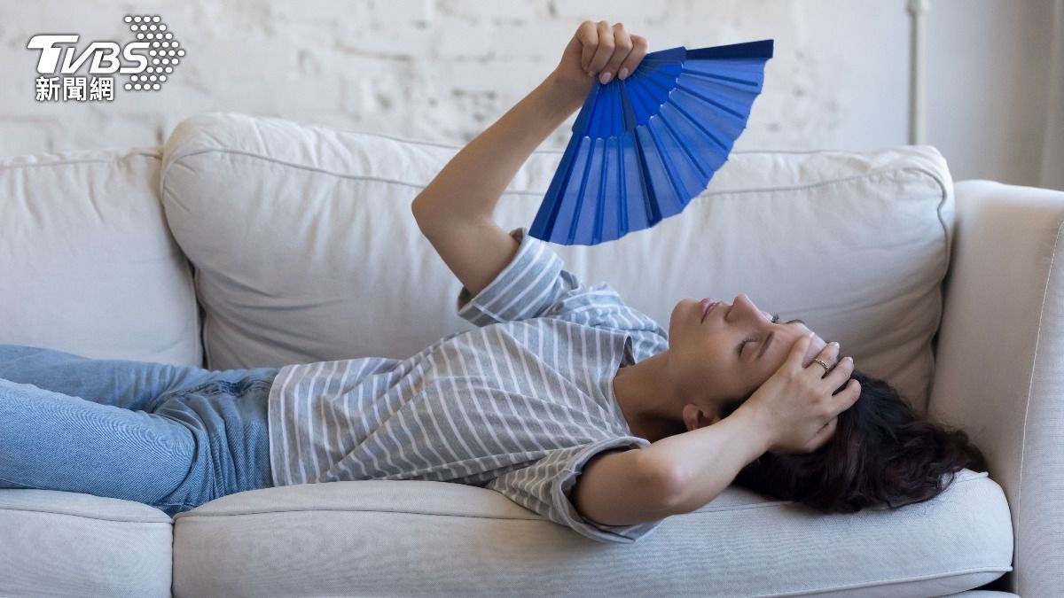夏季來臨氣溫飆高，許多人為室內高溫所苦，台電提供降溫良方。（示意圖，非當事人／shutterstock達志影像） 