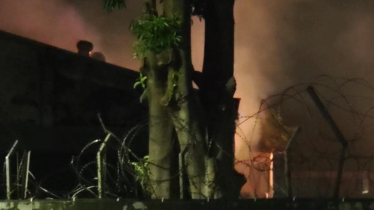 左營海軍基地昨晚驚傳火警。（圖／民眾提供）