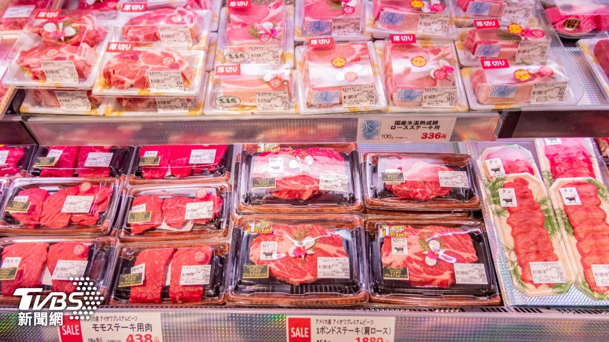 超市生肉中的塑膠假葉子有什麼作用？內行人解答了。（示意圖／shutterstock達志影像）