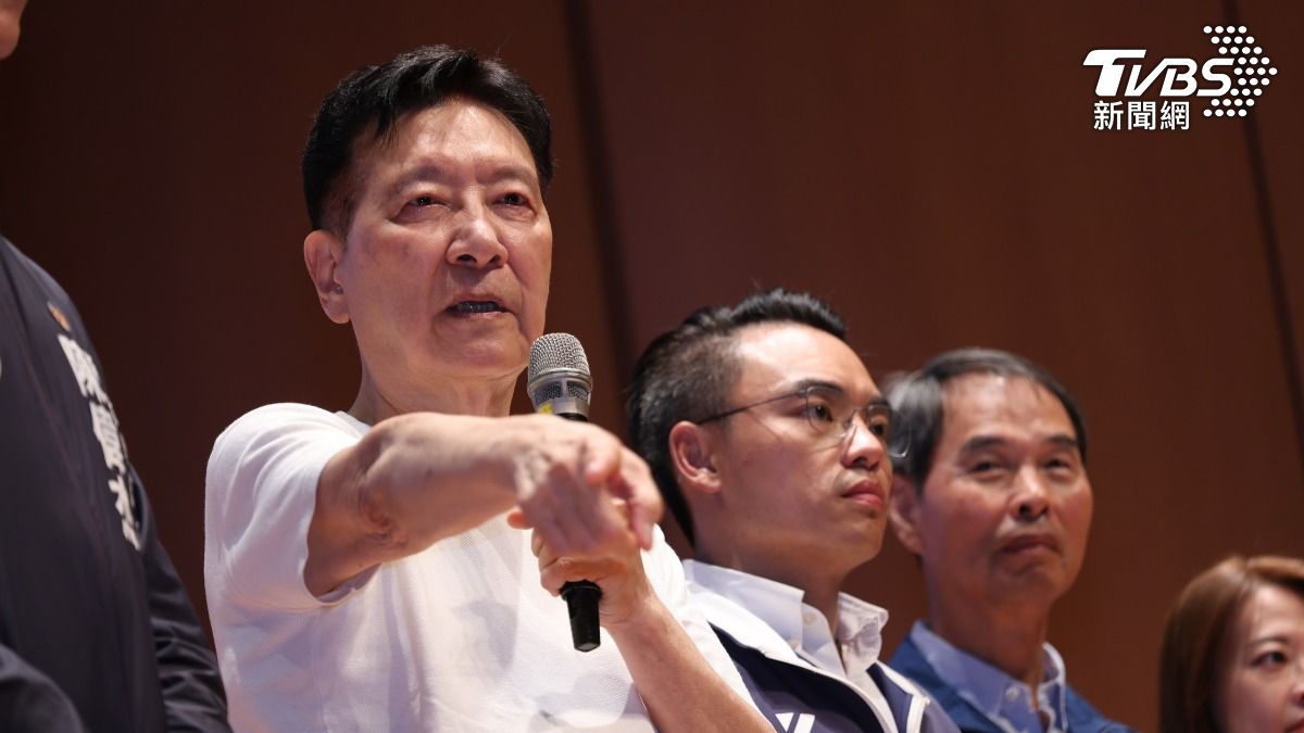 趙少康現身力挺洪孟楷。（圖／華子琛攝）