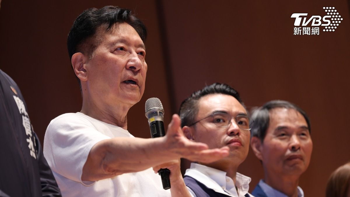 趙少康現身力挺洪孟楷。（圖／華子琛攝）