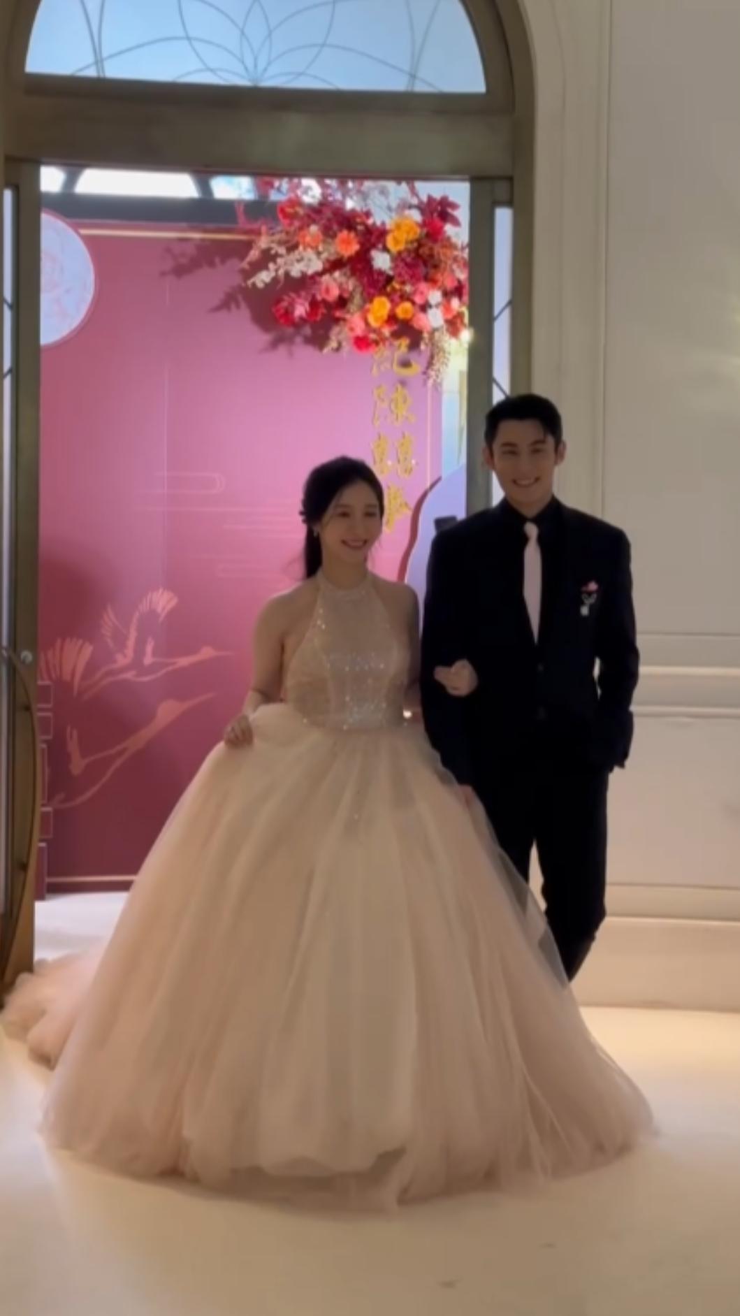 陳奕（右）老婆孕肚不藏了。（圖／陳奕提供）