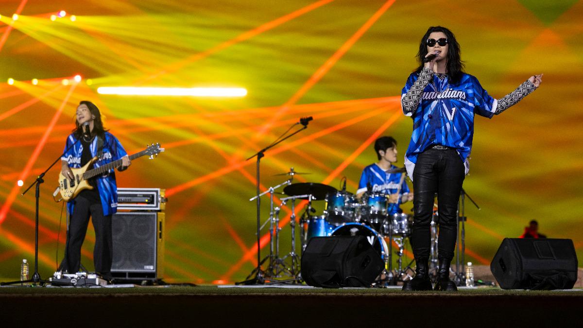 麋先生首度在台北大巨蛋演出，讓他們激動不已。（圖／相信音樂提供）