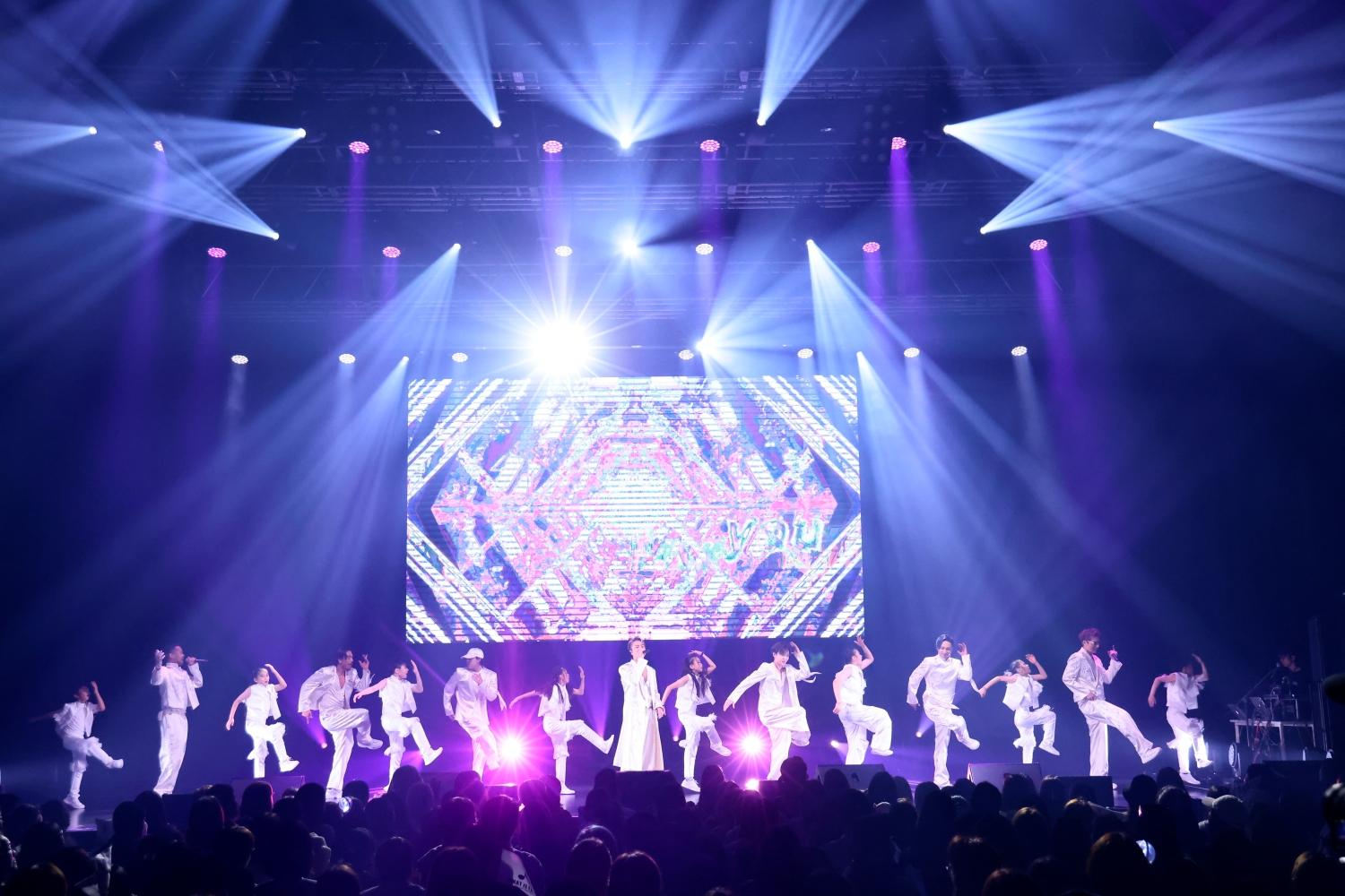 這次表演邀請EXPG台北校學生一起上台。（圖／LDH愛夢悅）