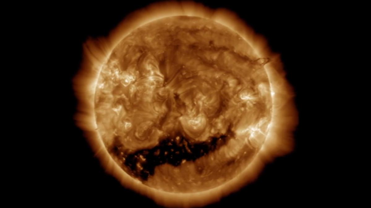 太陽破洞！「日冕洞」干擾磁場　恐影響身心