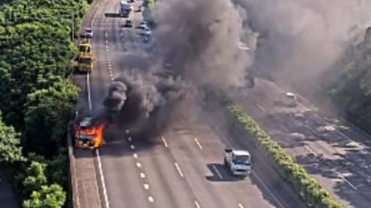 火燒車原因有待釐清。（圖／翻攝自高公局1968）