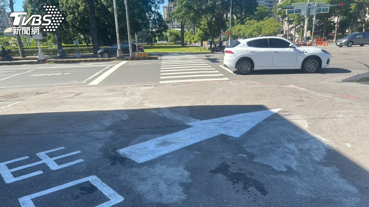 快訊／加完油車停出口區…台中47歲男離奇著火  猛燒10秒急救中